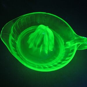 Vibrant Green Citrus Juicer